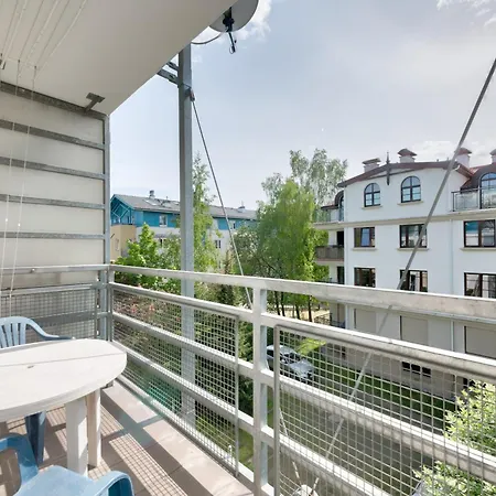Smart With Parking & Balcony In By Renters Apartment *