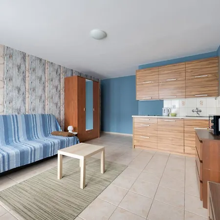 Apartment Smart With Parking & Balcony In By Renters *