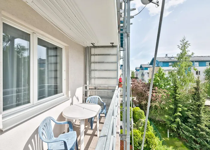 Smart With Parking & Balcony In By Renters Apartment *